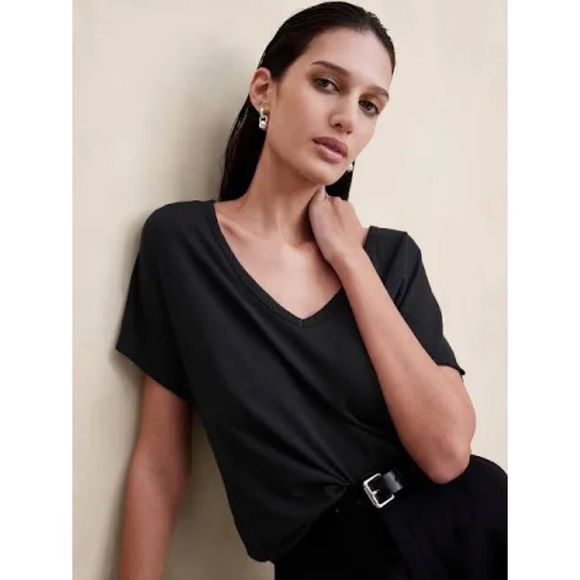 Banana Republic Tops - Banana Republic Women's Cozy Slub Short Sleeve V Neck Tee Shirt Black, Size S